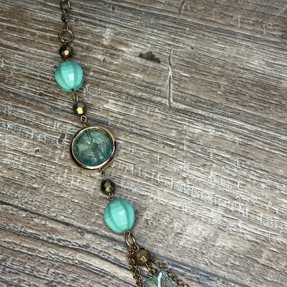 Elegant Teal Green Beaded Necklace - Picture 3 of 6